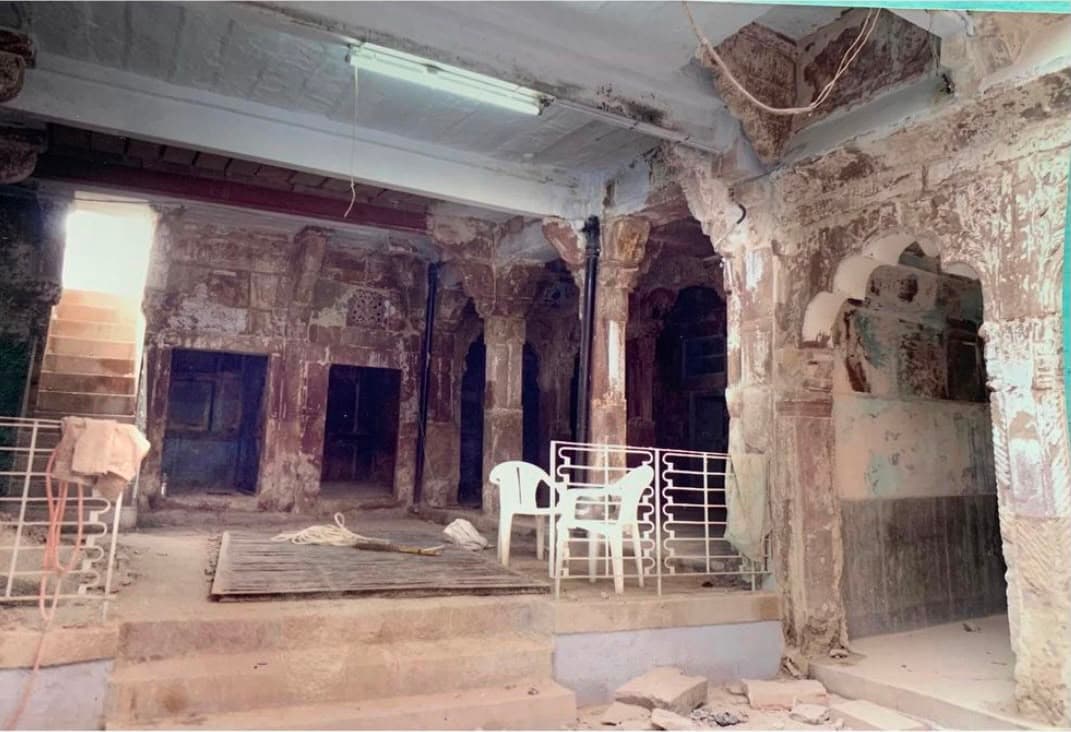 The grand lobby in ruins before restoration